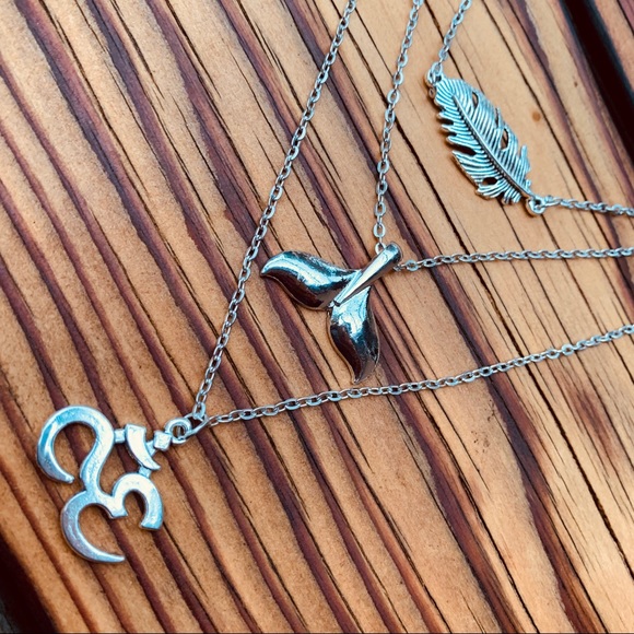 ADELLA ♡ Bohemian Layered Necklace - Picture 2 of 3